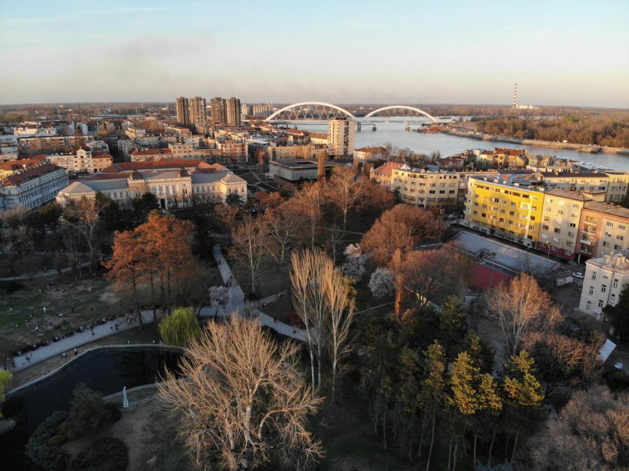 Studio Apartman Ld U Strogom Centru Нови-Сад Экстерьер фото